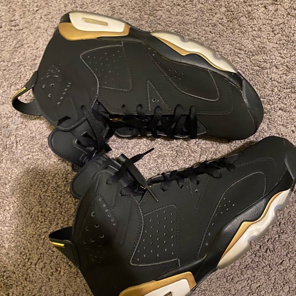 Jordan retro 6 metallic and gold - Picture 2 of 4